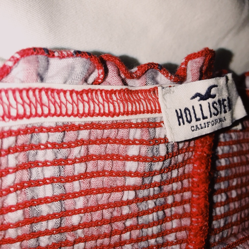 Hollister top